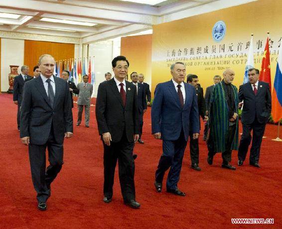 Chinese President Hu Jintao (2nd L, front) and other participants arrive for the large group meeting of the Shanghai Cooperation Organization (SCO) Beijing summit at the Great Hall of the People in Beijing, capital of China, June 7, 2012. Chinese President Hu Jintao presided over the meeting and delivered a key-note speech. [Li Xueren/Xinhua]