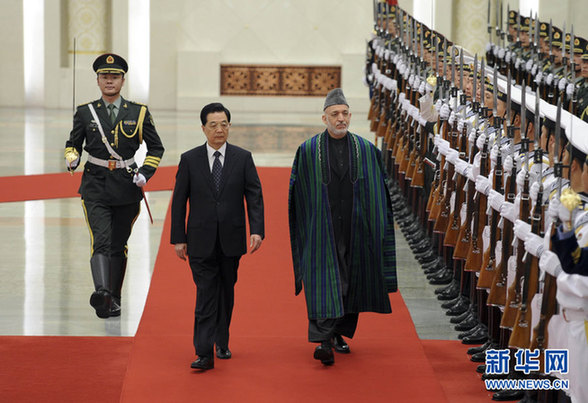 Chinese President Hu Jintao holds a welcome ceremony for Afghan President Hamid Karzai in the Great Hall of the People in downtown Beijing. 