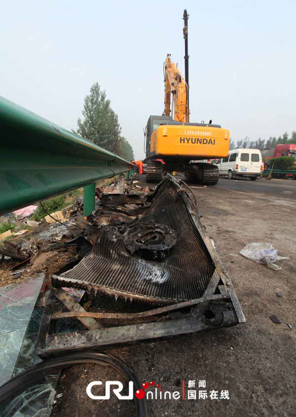 Photo taken on June 10, 2012 shows the spot of rear-end collisions at the Mengcheng section of the Nanjing-Luoyang Expressway near Bozhou, east China's Anhui Province. Eleven people were killed and another 59 injured in several rear-end collisions on the section of expressway on Saturday night, rescuers said Sunday.