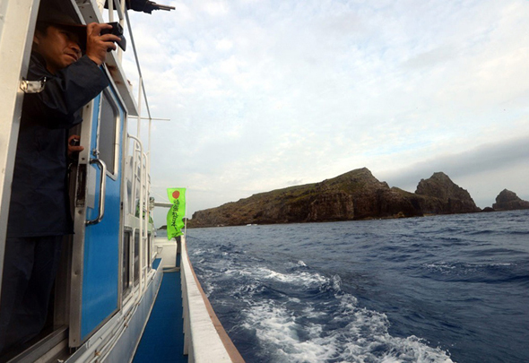 A group of conservative Japanese politicians and political activists held a fishing campaign on the waters around the Diaoyu Islands June 10. [Chinanews.com]