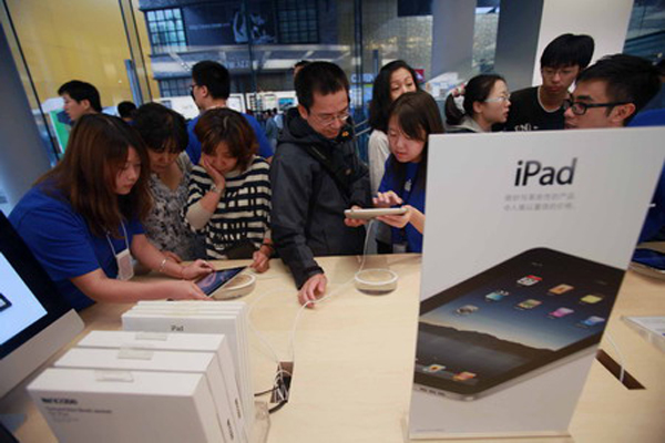 Consumers purchasing iPads at an Apple store in Beijing on Sept 17, 2010, at the official Chinese launch of the popular tablet computer.