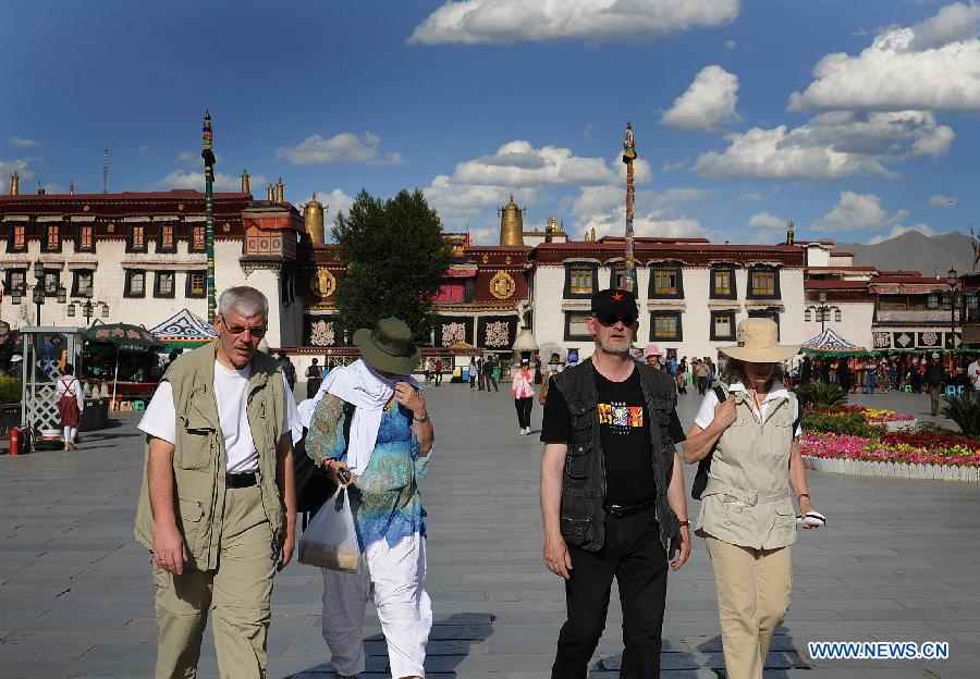 Foreign tourists visit Jokhang Temple in Lhasa, southwest China's Tibet Autonomous Region, June 12, 2012. As the weather turns warm, Tibet faced a tourism peak recently. (Xinhua/Wen Tao)