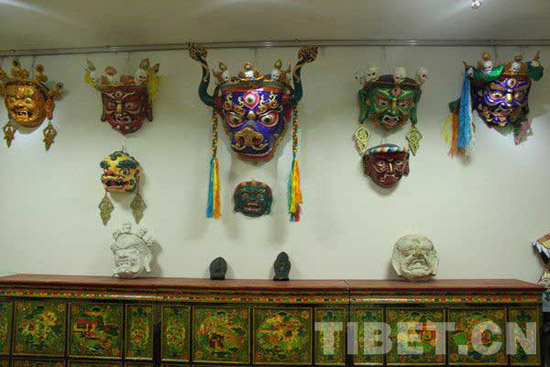 Photo shows various Tibetan masks exhibited at the first Tibet intangible cultural heritage achievement exhibition in Lhasa, capital of southwest China&apos;s Tibet Autonomous Region. [Photo/China Tibet Online]
