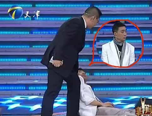 Guo Jie in white, a 32-year-old Shaanxi native who has spent the last 10 years studying in France, fainted on stage during a stern line of questioning by the panel of interviewers.