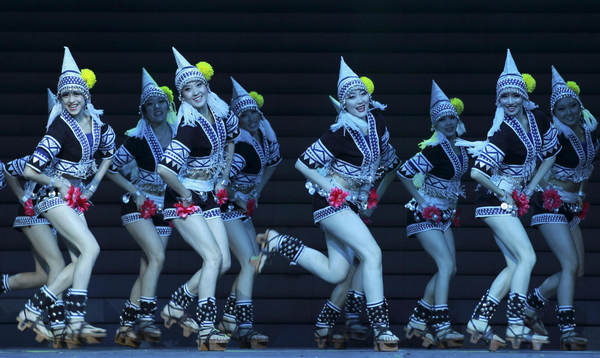 Artists perform at an opening ceremony for the fourth Minorities Art Festival of China at the Beijing National Stadium, June 12. [Photo/Xinhua]