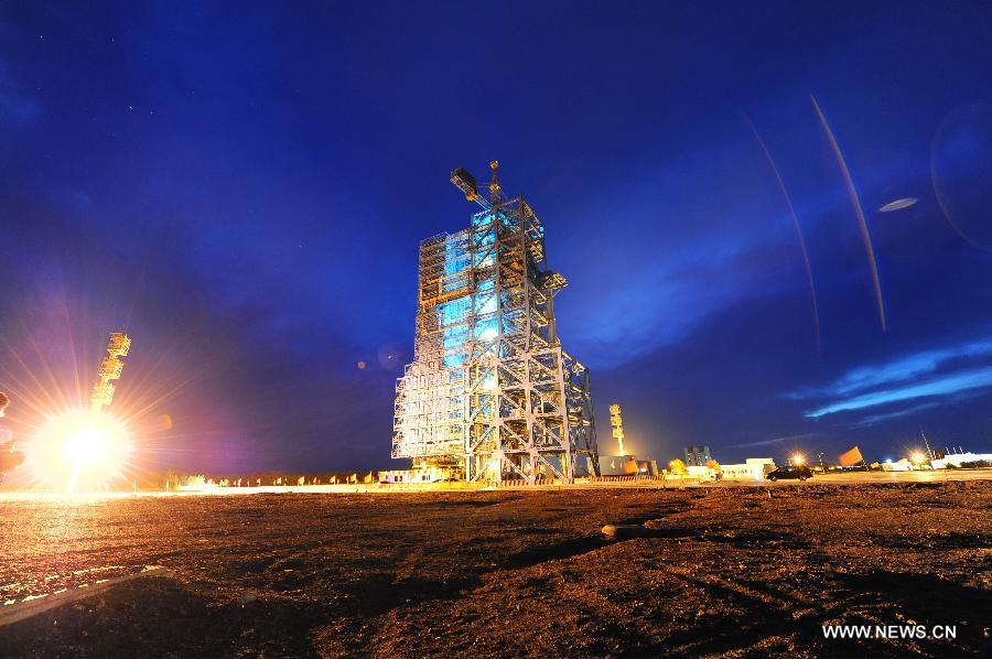 Photo taken on June 13, 2012 shows the lauching tower of Shenzhou-9 spacecraft in Jiuquan, northwest China's Gansu Province