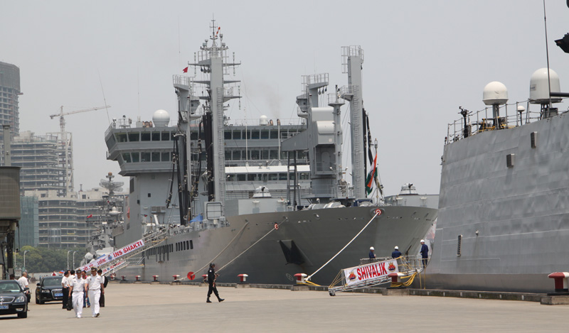 The versatile Fleet Tanker Shakti anchored at a port along the Huangpu River in Shanghai, June 13, 2012. [Pang Li/China.org.cn]