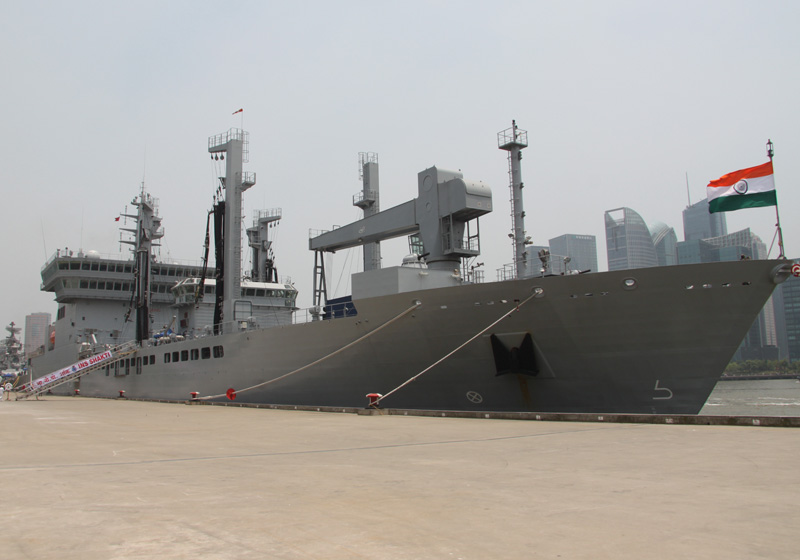 The versatile Fleet Tanker Shakti anchored at a port along the Huangpu River in Shanghai, June 13, 2012. [Pang Li/China.org.cn]