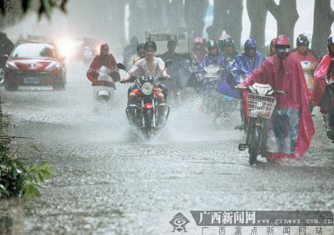 Heavy rainfall hit Nanning, China's Guangxi on Tuesday, June 12, 2012. [gxnews.com.cn] 