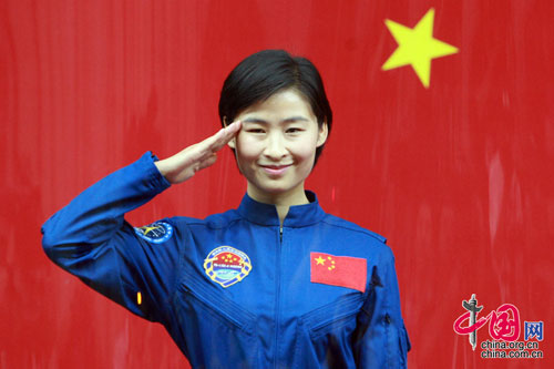 na's first female astronaut Liu Yang met the media on Friday.