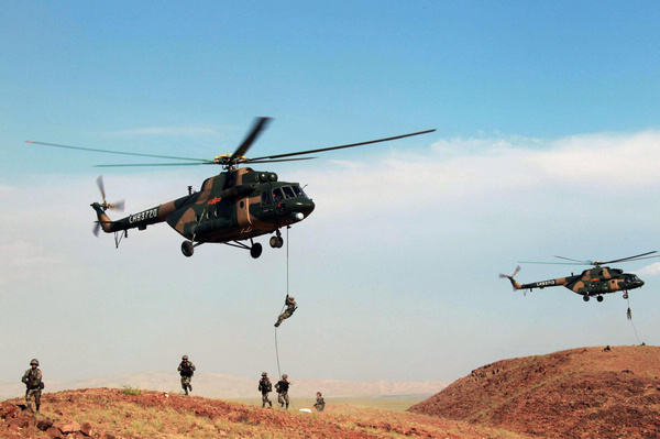 Photo taken on June 14, 2012 show the combat practice scene of the 'Peace Mission 2012' joint anti-terrorism military exercise in Khujand, Tajikstan.[Xinhua]