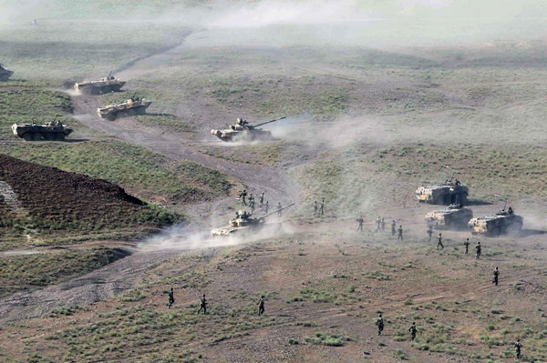 Photo taken on June 14, 2012 show the combat practice scene of the 'Peace Mission 2012' joint anti-terrorism military exercise in Khujand, Tajikstan. [Xinhua]