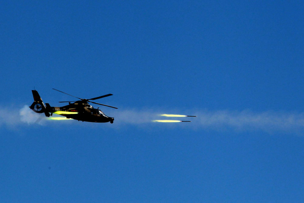 Photo taken on June 14, 2012 show the combat practice scene of the 'Peace Mission 2012' joint anti-terrorism military exercise in Khujand, Tajikstan.[Xinhua]