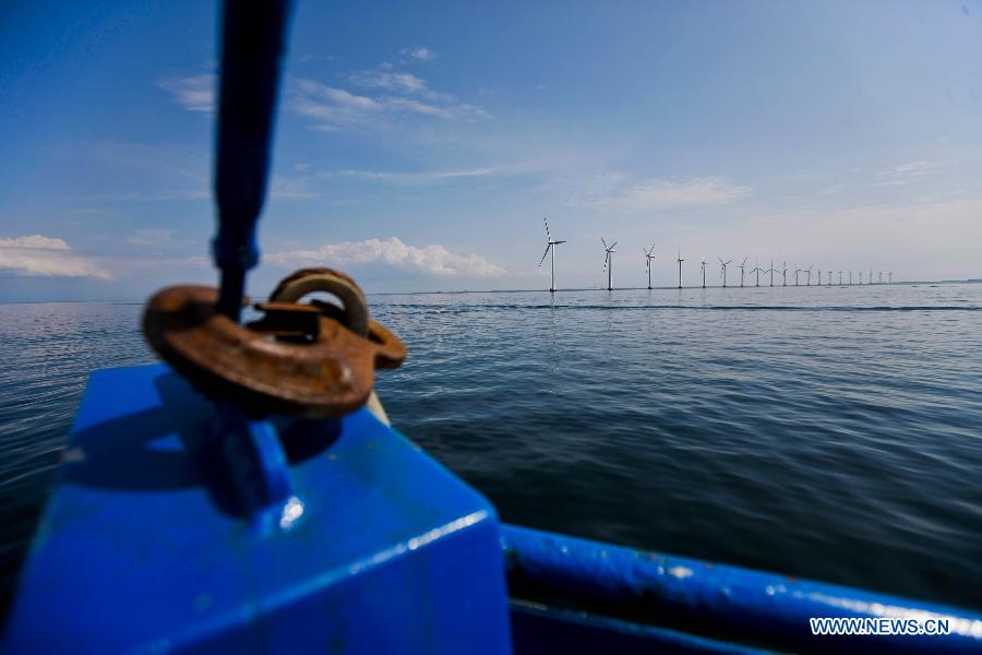 Photo taken on June 12, 2012 shows an offshore wind power farm in Copenhagen, capital of Denmark, June 12, 2012. (Xinhua/Zhou Lei) 