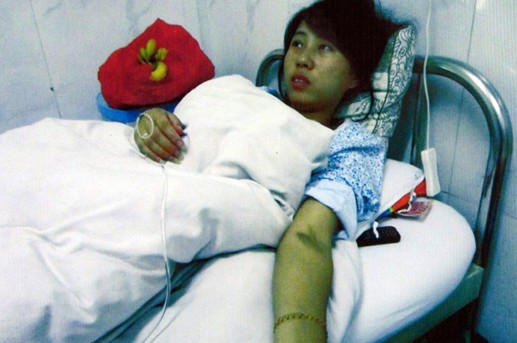 Feng Jianmei, 27, was forced to terminate her pregnancy at seven months in a hospital in Zhenping county, Shaanxi Province, on June 2. [Xinhua]