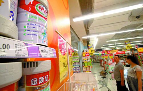 The canned milk which is not covered by 'unusual amount' of mercury is still sold in a Shanghai supermarket. The General Administration of Quality Supervision on June 14 said it has found an 'unusual amount' of mercury in baby formula produced by Inner Mongolia Yili Industrial Group Co. 