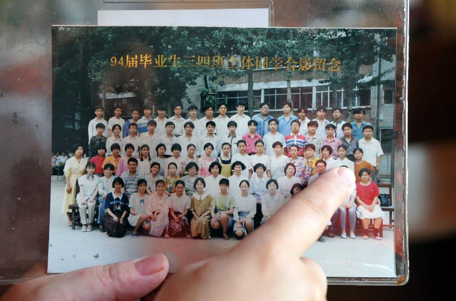 The photo taken on June 13, 2012 shows a old photo in which Liu Yang (2nd R, 3rd Row), one of the three taikonauts who will be carried by the Shenzhou-9 spaceship for China's first manned space docking mission with the orbiting Tiangong-1 space lab module, stands with his classmates as she graduated from a middle school in Zhengzhou in 1994. Zhengzhou is the hometown of Liu Yang. (Xinhua/Li Bo) 