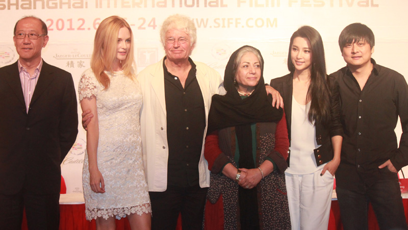 Jury members (from left to right) Chinese-American producer Terrence Chang, American actress Heather Graham, French director Jean Jacques Annaud, Iranian director Rakhshan Banietemad, Chinese actress Lee Bingbing and Chinese director Zhang Yang meet the press on Saturday in Shanghai.