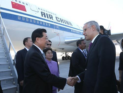 Chinese President Hu Jintao (L) arrived in the Mexican resort city of Los Cabos on Saturday for a G20 summit.