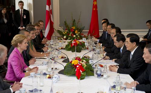 Chinese President Hu Jintao met with Prime Minister Helle Thorning-Schmidt.
