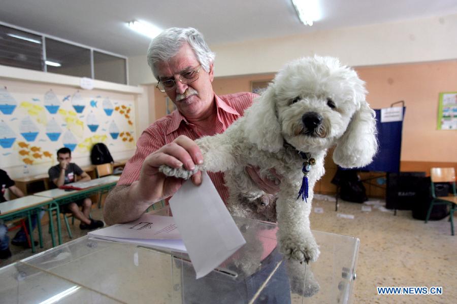 A man casts his vote in Athens, Greece, June 17, 2012. Greeks went to the polls on Sunday in the second round of parliamentary elections in six weeks seen as a referendum on bailout deals and the debt-laden country's fate in the eurozone.