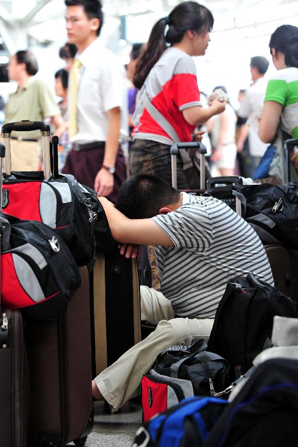 CHINA-SANYA-TROPICAL STORM TALIM-FLIGHTS DELAY (CN)