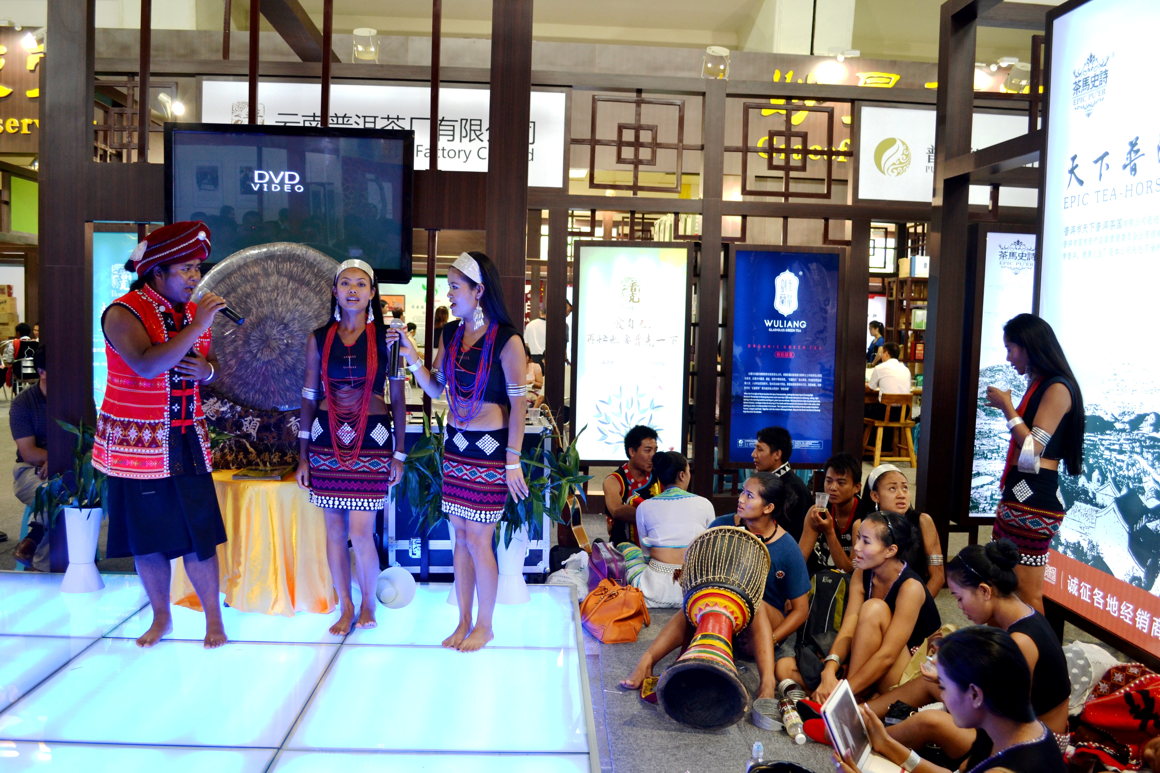 Ethnic performers from Pu’er, Yunnan Province sing at the Beijing International Tea Expo 2012. [Corey Cooper/china.org.cn]