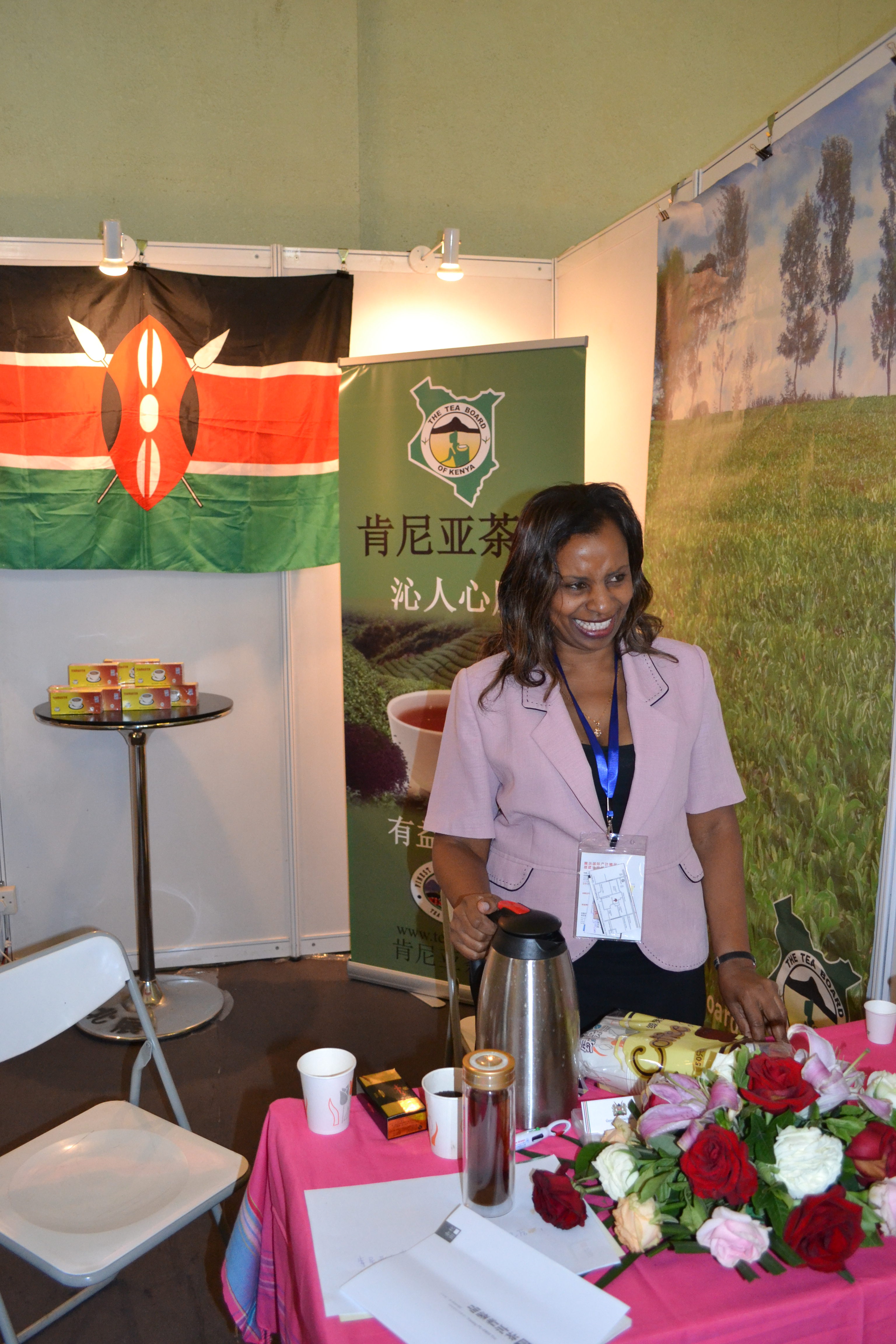 Dr. Alice K. Kithika of One Touch Ltd, a Kenyan tea vendor, pours tea for guests at the Beijing International Tea Expo 2012. [Corey Cooper/china.org.cn]