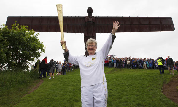 Northeast England welcomes Olympic flame