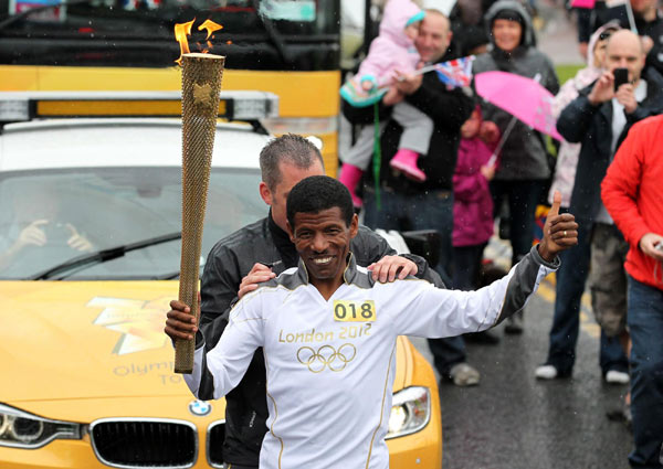 Northeast England welcomes Olympic flame