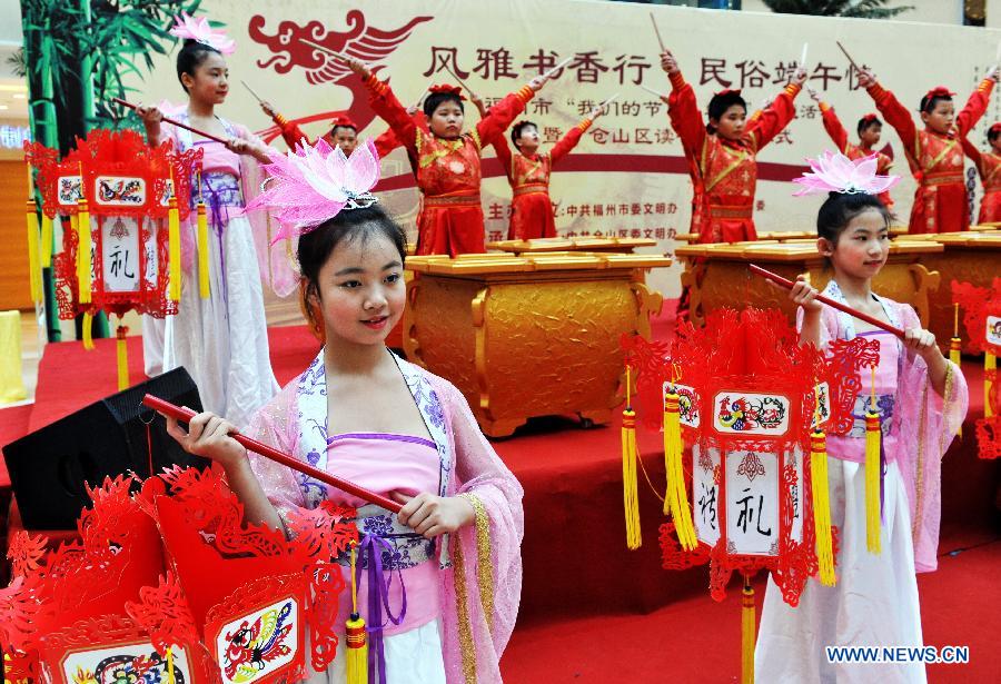 Young students perform folk dance during a gathering in Fuzhou, capital of southeast China's Fujian Province, June 22, 2012, to greet the upcoming Chinese Dragon Boat Festival, which falls on June 23 this year. [Xinhua]