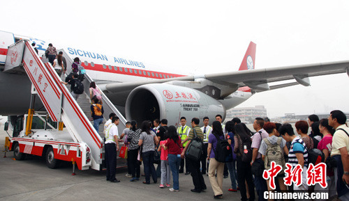 Sichuan Airlines flew into the Vancouver market, on its inaugural flight Friday, becoming the first carrier to link western China with Canada.