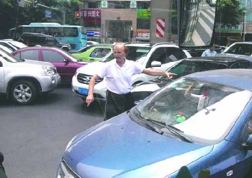 Martin Mellish, 61, unexpectedly became a celebrity recently by helping get an ambulance out of traffic in the southwestern city of Chengdu. 