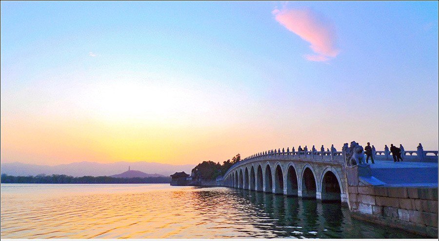 Built in 1950 during Emperor Qianlong's reign in the Qing Dynasty, the 150-meter long bridge links the eat bank and the South Lake Island in the Summer Palace. It is the longest bridge in any Chinese imperial garden and was named for its seventeen arches. Over 500 stone lions in different poses were carved on the posts of the bridge's railings.