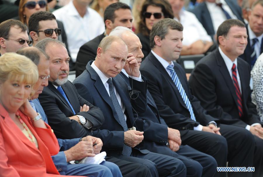 Russian President Vladimir Putin attends a ceremony to dedicate the &apos;Victory Monument&apos; in Netanya, north Israel, on June 25, 2012.