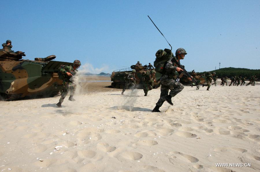 South Korean marine corps take part in the Marine Corps-Navy joint military exercise at Anmyeondo beach in Chungcheong provience of South Korea, June 25, 2012. 