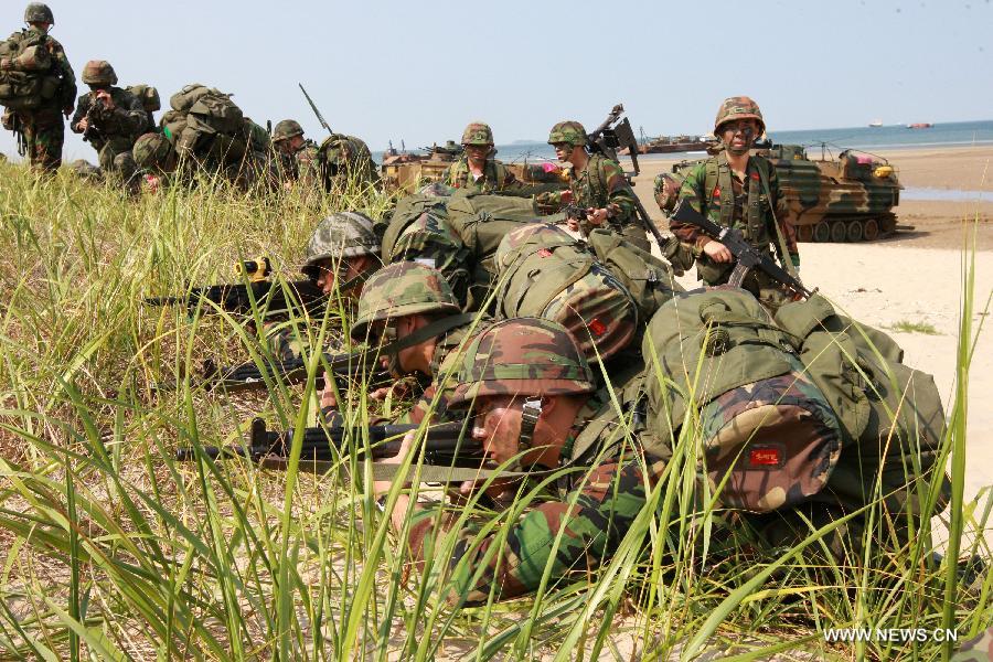 South Korean marine corps take part in the Marine Corps-Navy joint military exercise at Anmyeondo beach in Chungcheong provience of South Korea, June 25, 2012. 