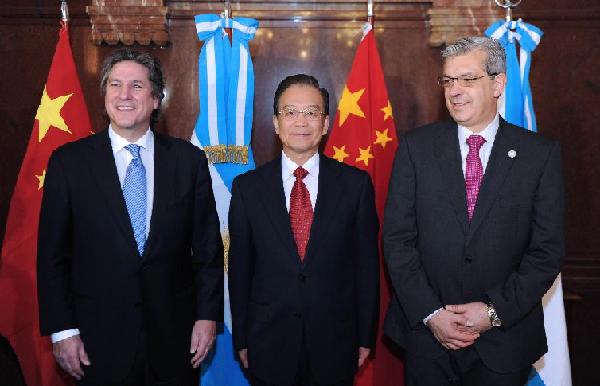 Chinese Premier Wen Jiabao (C) meets with Argentine Vice President and speaker of the Senate Amado Boudou (L) and Julian Dominguez, speaker of Argentina's lower house, in Buenos Aires, capital of Argentina, June 25, 2012. [Zhang Duo/Xinhua] 