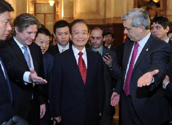 Chinese Premier Wen Jiabao (C) meets with Argentine Vice President and speaker of the Senate Amado Boudou (L) and Julian Dominguez, speaker of Argentina's lower house, in Buenos Aires, capital of Argentina, June 25, 2012. [Zhang Duo/Xinhua]