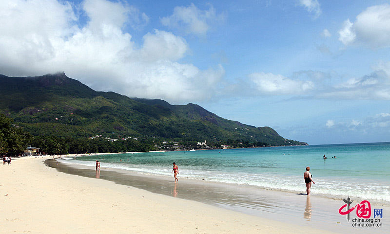 Seychelles, a country made up of 115 islets with more than half of its territory being nature reserve, is one of China's outbound tourist destinations. [China.org.cn]