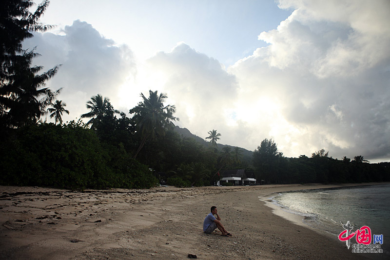 Seychelles, a country made up of 115 islets with more than half of its territory being nature reserve, is one of China's outbound tourist destinations. [China.org.cn]