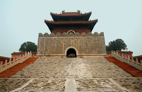 The tomb of the Jiaqing emperor. [Photo: CRIENGLISH.com/William Wang]