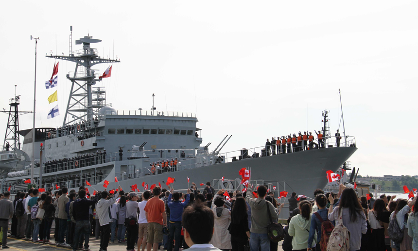 The Chinese Navy training vessel 'Zhenghe' arrived in the eastern Canadian port city of Halifax on Monday, starting a three-day goodwill visit to the country. [Xinhua photo]