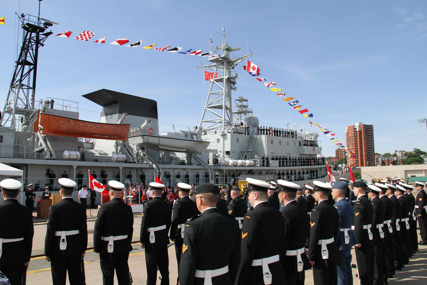 The Chinese Navy training vessel 'Zhenghe' arrived in the eastern Canadian port city of Halifax on Monday, starting a three-day goodwill visit to the country. [Xinhua photo]