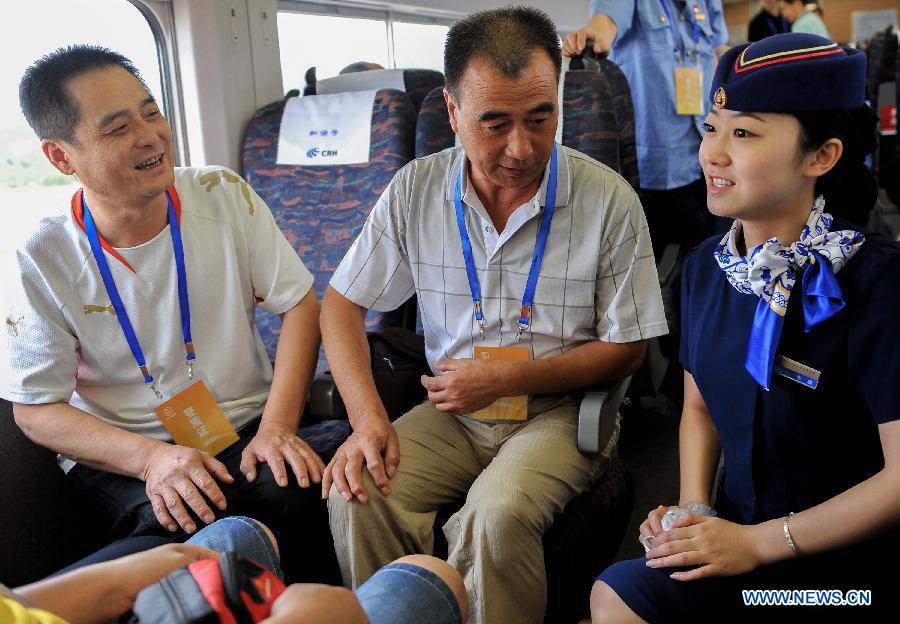 CHINA-SHAANXI-YAN'AN-CRH BULLET TRAIN SERVICE-TEST RUN (CN)