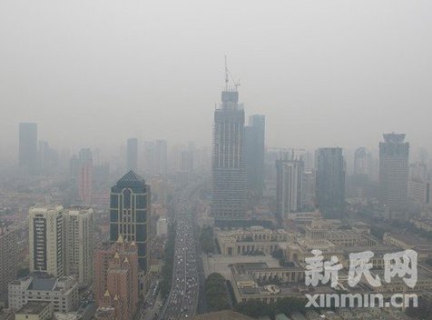 Shanghai will release the city's PM2.5 readings of all the 10 monitoring spots from Wednesday June 27, 2012. [xinmin.cn]