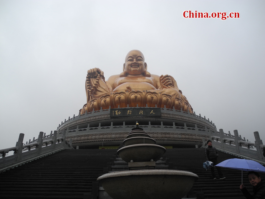 Located in eastern Zhejiang province, Fenghua is most famous for the Xuedou Mountain Scenic Area. The scenic areas include Xikou town, Xuedou Mountain and Tingxia Lake.