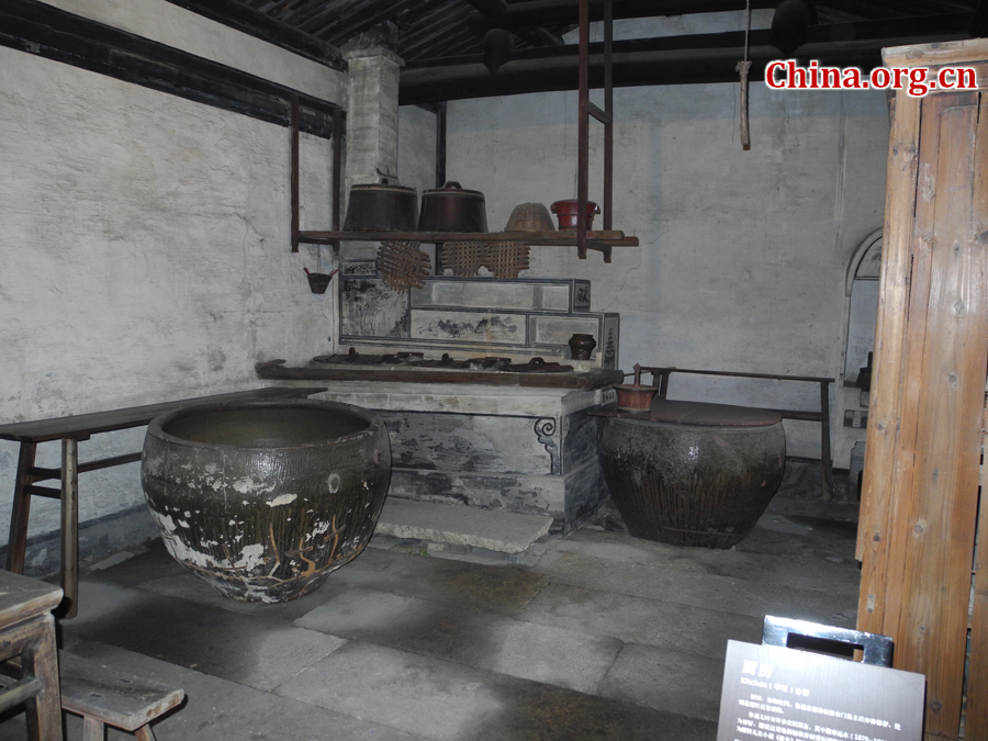 Lu Xun (1881-1936) was regarded as the founder of modern Chinese writing and was a revered scholar and teacher. The residence, a two-storied wooden structure in traditional style, is found at 208 Lu Xun Road in Shaoxing,China's Zhejiang Province.