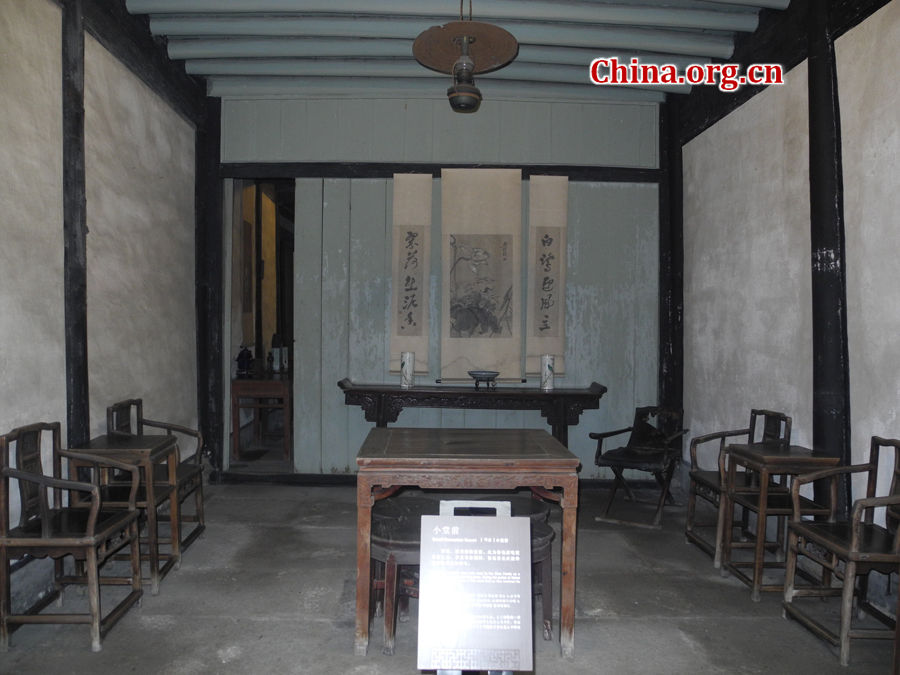 Lu Xun (1881-1936) was regarded as the founder of modern Chinese writing and was a revered scholar and teacher. The residence, a two-storied wooden structure in traditional style, is found at 208 Lu Xun Road in Shaoxing,China's Zhejiang Province.