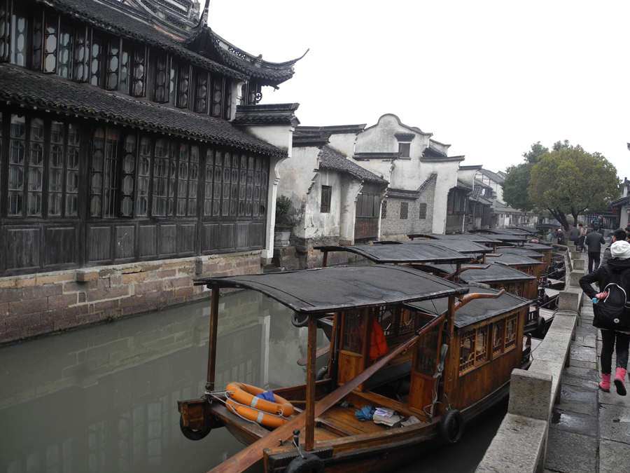 With a history of 1,200-years, Wuzhen is about one hour's drive from Hangzhou, the capital of Zhejiang province. The small town is famous for the ancient buildings and old town layout, where bridges of all sizes cross the streams winding through the town.[Photo by Chen Baojian/China.org.cn]